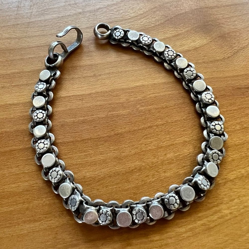 Authentic Vintage Indian Hand-worked Silver Bracelet - Picture 5 of 8
